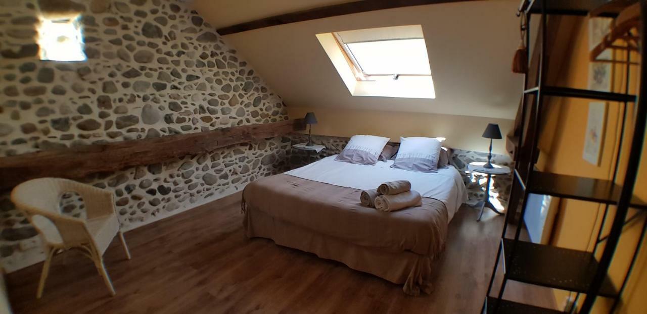 Maison D'Hotes Les 3 Baudets Issor 外观 照片
